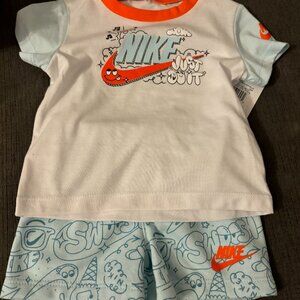 BOY'S Nike Sportswear Create Your Own Adventure SIZE 18MONTHS